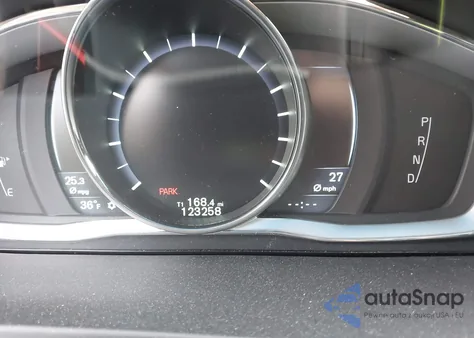 2016 Volvo V60 Cross Country T5 z USA, uszkodzony, nr VIN YV4612HK8G1011807